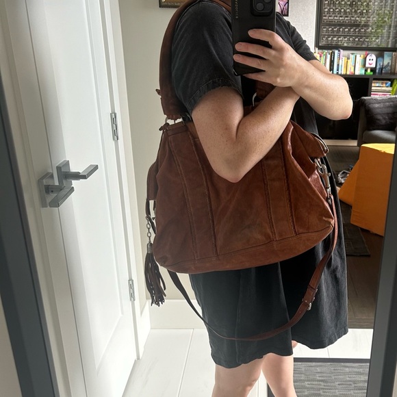 Camel coloured leather bag from Cole Haan. Cross body or shoulder straps. - Picture 6 of 6